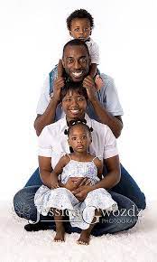 Family Of 4 Photography Poses Family Family Photo Pose Family Portrait Poses