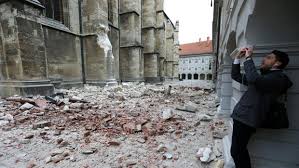 El presidente del consejo europeo, charles michel, ha indicado a través de twitter que sigue de cerca la situación en zagreb tras el devastador. Al Menos Un Muerto Tras Un Fuerte Temblor En La Capital De Croacia