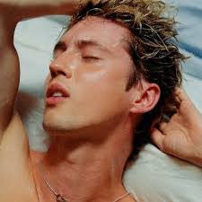 Shay Ross's Instagram, Twitter & Facebook