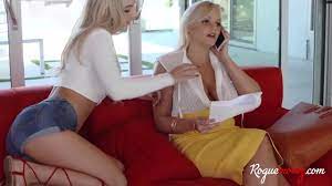 step MOM DAUGHTER and making out - XNXX.COM