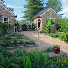 There are many ideas for a landscape gravel garden and suitable plants abound. Designing With Pea Gravel Hgtv