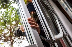 Max 1 km 70469 stuttgart (feuerbach) bad mit wanne, kelleranteil, einbauküche 299.000 € kaufpreis. Einbruch In Stuttgart Feuerbach Tater Stehlen Schmuck Aus Wohnung Zeugen Gesucht Feuerbach Stuttgarter Zeitung