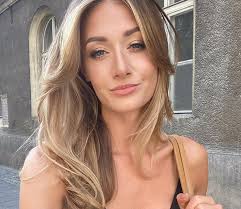 Bartosz kurek postanowił opublikować zdjęcie z samolotu, na którym znajdować się obok piotra nowakowskiego. Te Slowa Zony Bartosza Kurka Poruszyly Wielu Oczekiwanie Nie Mialo Konca Trudna Rozlaka Super Express