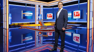Dass eine frau die sportschau moderiert, ist bereits seit einigen jahren der fall. Deutscher Sportjournalistenpreis Matthias Opdenhovel Als Bester Sportmoderator Ausgezeichnet Dieter Adler Fur Lebenswerk Geehrt Presselounge Wdr