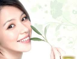 Những công dụng cho người dùng khi tắm lá trà xanh