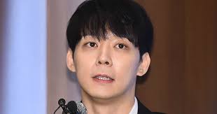He is a former member of the boy groups jyj and tvxq!. Park Yoochun Has Become A Suspect In Hwang Hana S Drug Case Koreaboo