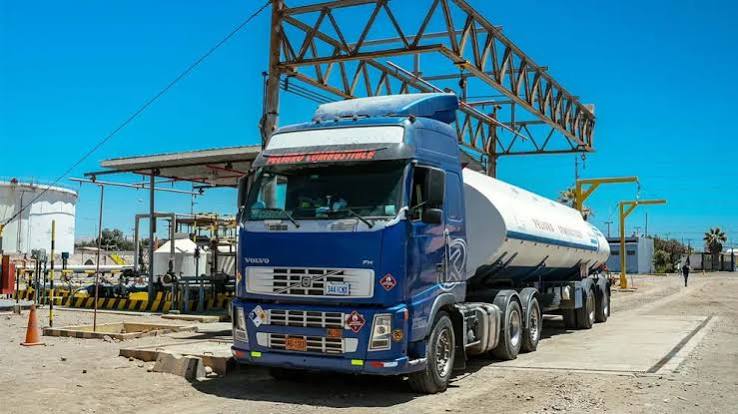 YPFB niega que haya despachado combustible con agua; Alcaldía paceña manda muestras a laboratorio