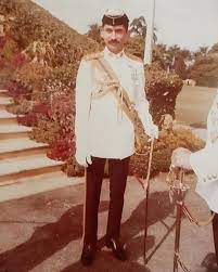 Sultan iskandar (known as mahmood iskandar until 1981) was the third and eldest surviving son of sultan ismail ibni sultan ibrahim by sultanah aminah binti ungku ahmad, and was born on at 11:30 am. This Is Muar Sultan Johor Masa Muda 1981 Share Sekarang Facebook