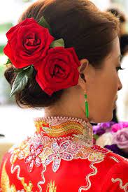 Chinese Wedding Hairdo Idea Big Red Rose Kwa Hairstyle Hairdo Wedding Best Wedding Hairstyles Bridal Hair Flowers