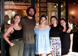 Trt 1 diziler kervanına yeni bir dizi daha eklendi. Masumlar Apartmani Trt1 De Dev Kadrolu Yeni Dizi