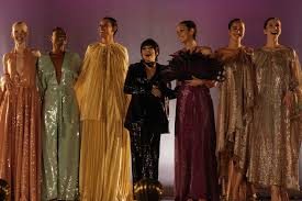 5 years before joining tiffany, elsa peretti began her jewelry career by designing pieces for halston and georgio di sant'angelo in 1969. Tomis1v3sfejsm
