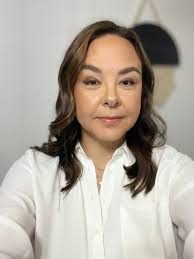 Indian street-style momos with spicy chutney