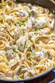Mom S Creamy Chicken Fettuccine Alfredo Has Been A Family Favorite For Years Classic Chicken Alfred Chicken Alfredo Recipes Gourmet Chicken Fettuccine Alfredo