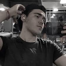 Something Beautiful” de Miley Cyrus abandona el Billboard 200. El álbum  solamente duró 2 semanas dentro del listado. ¿Qué opinan?