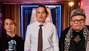 Ведущие в это время искренне удивлялись схожести звезд. Slava Marlow I Morgenshtern Prishli V Davaj Pozhenimsya