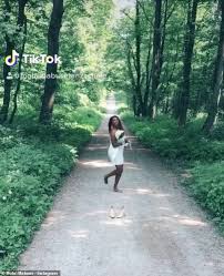 Motsi mabuse ist profitänzerin, choreografin, deutsche meisterin in den lateinamerikanischen tänzen. Streng Beurteilen Motsi Mabuse Aktien Hochzeits Fotos Wie Sie Feiert Dritten Geburtstag Aktuelle Boulevard Nachrichten Und Fotogalerien Zu Stars Sternchen