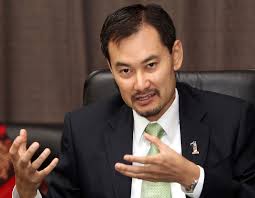 Datuk shahrol azral ibrahim halmi acknowledged that he had no experience for the role in 2009. 1mdb Board Of Directors Not Informed Of Decision To Split Us 1bil Funding Court Told The Star