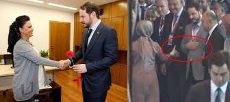 21 şubat 1978, i̇stanbul), türk iş adamı ve siyasetçidir. Damat Berat Albayrak Kadinlarla Tokalasiyormus