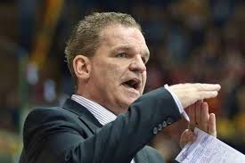 Dubé reste entraîneur, Simpson en soutien