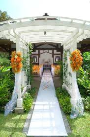 When we got there thursday there was only one other group there. Haiku Gardens Photos Ceremony Reception Venue Pictures Rehearsal Dinner Location Pictures Hawaii Oahu Wedding Venues Wedding Venues Hawaii Oahu Wedding