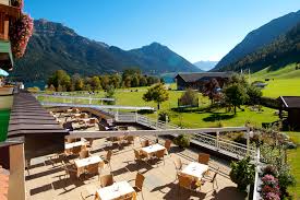 4 sterne s hotel rieser am achensee wellnesshotel in tirol 4.000m² spa biobadeteich spannendes aktivprogramm neue suiten top küche. Hotel In Pertisau Sport Genusshotel Am Achensee