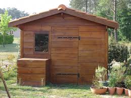 Un ancien garage joue avec les cultiver aménager son jardin autour de la piscine terrasse et véranda sur le toit sur le balcon. Construction Abris De Jardin En Bois Landes