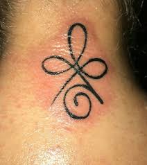 My Tattoo 12 Celtic Symbol For Strength Perfect For All I Ve Been Through Su Celtic In 2020 Tatoeage Tatoeages Innerlijke Kracht