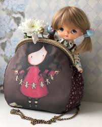 ку ку ку ку ку ку ку ку ку ку Ku Ku Vse Devochku Uznali Sshila Mama Sumku A Sumochka To Volshebnaya Zabralas Holli V Neyo Bryunetkoj A Vylezla Rusoj Da S Poch Sumochka Sumki Kukly