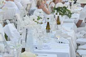 26 to 32 square and should be 26 to 28 tall. Diner En Blanc The Chic Pic Nic Olive Oil And Lemons Dina Honke