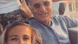 Sonia bruganelli è in vacanza alle maldive, ma mentre posta le sue foto al mare sul web, in tanti insorgono contro di lei con commenti cattivissimi. Paolo Bonolis E Sonia Bruganelli Un Estate Al Mare