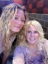 Hello, who can repair the fan? Light is working, batteries are new. Any  recommendations please. Thank you.