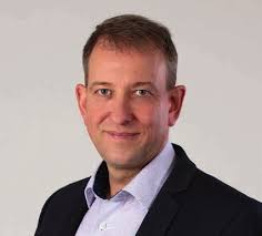 WIR FEIERN GEBURTSTAG