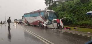 Biasanya jalan raya menjadi lebih bahaya ketika waktu hujan turun. Lima Termasuk Bayi Maut Dalam Kemalangan Bas Ekspres