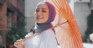 Maybe ada yg dh tahu ada yg belum, beberapa bulan yg lepas mira bekerjasama dgn @safimalaysia. Penerbit Drama Harap Mira Filzah Tidak Kahwin Awal