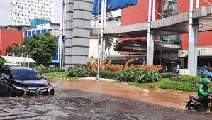 Kitchenette menu kelapa gading banjir hari. Terobos Banjir Di Depan Mal Kelapa Gading Banyak Kendaraan Bermotor Mogok