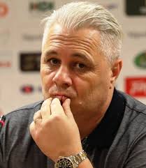 Erman toroglu, un cunoscut comentator tv din turcia, a fost foarte deranjat de faptul că tehnicianul român a ieșit în public și a criticat conducerea clubului unde activează în prezent. Ezdeq1p8nzgim
