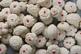 Biskut bangkit kelapa muda adalah inovasi daripada biskut tradisional melayu. Chinese New Year Cookies Kuih Bangkit Messy Witchen