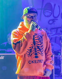 Fred durst seems to be reinventing himself after posting a new photo where he looks nothing like his old self. File Fred Durst Performing At The Roxy On December 3 2019 Quintin Soloviev Jpg Wikimedia Commons