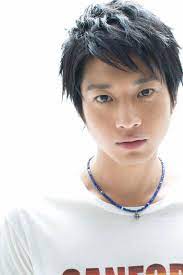 ゲゲゲ の立役者 向井理が視聴率を稼ぐ理由 エンタメ nikkei style 向井理 ゲゲゲ 髪型 短髪