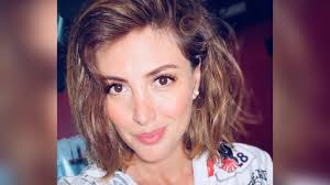 She is known for her work on amores urbanos (2003), es cool (2005) and teatro en. Esta En Una Iglesia Karen Bejarano Sorprendio A Sus Seguidores Con Su Nueva Faceta Religiosa