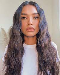 Le mermaid hair est en fait un wavy à l'aspect cranté, qui s'arbore de préférence sur une chevelure longue (qu'il s'agisse d'extensions ou de cheveux naturels, peu importe) afin de. Pin On Hair