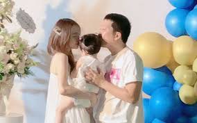 Trước tin thiếu tướng trương giang long vừa nhận quyết định nghỉ công tác chờ hưu trí theo thông báo của bộ công an, cựu đại tá an ninh nguyễn đăng quang, người có trên 40 năm làm việc trong ngành công an của việt nam, nói ông bất ngờ và ngạc nhiên về quyết định này. Nha PhÆ°Æ¡ng Lao Ä'ao Giá»¯a Scandal TrÆ°á»ng Giang Vá»™i Len Tiáº¿ng Tráº¥n An
