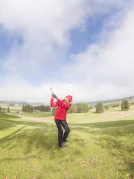 Nizza modello di biglietto da visita con il paesaggio sullo sfondo è una scelta perfetta per presentazioni su paesaggi, riposo set di design coordinato #04863. Italia Veneto Dolomiti Golfista Che Gioca Sul Campo Da Golf Paesaggio Soleggiato Nuvoloso Con Prato Verde Sullo Sfondo Lunghezza Totale Attivita Stock Photo 173607404