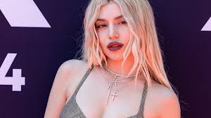 All that glitters! American pop star Ava Max wears almost half a million  dollars worth of jewels by Aussie designer as she takes the plunge in a  low-cut gold dress at the