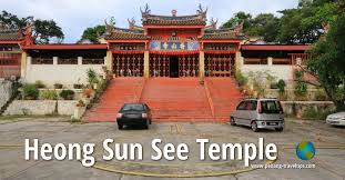 Penyembah nenek moyang, confucianisme dan taiosm semua mengekspresi di tokong cina yang biasa di malaysia. Heong Sun See Temple Tanjung Tokong