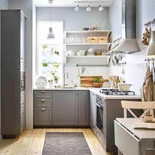 Ottimizzare gli spazi e sfruttare ogni angolo possibile, è questa la strategia vincente per arredare una cucina piccola, garantendone praticità e senza mai rinunciare allo stile. 27 Idee Per Arredare Una Cucina Piccola Con Ikea Mondodesign It Idee Cucina Ikea Cucina Grigia E Bianca Disposizione Cucine Piccole