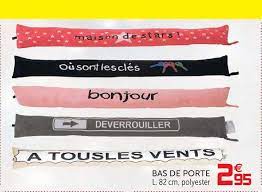 Remplissant exactement la même fonction et ayant les mêmes avantages que les bas de porte boudin de porte classique ceci ajoute en plus une touche de fun dans votre salon. Offre Bas De Porte Chez Gifi