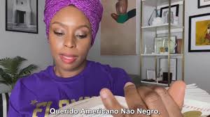 Chimamanda Ngozi Adichie lê trecho do livro "Americanah"