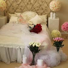 This recording was also included in 1998 on the topic anthology of songs of love and amorous encounters, who's that at my bed swan arcade sang the banks of the roses in 1990 on their cd full circle. Online Romantic Decor Bed Full Of Flowers Gift Delivery In Uae Ferns N Petals