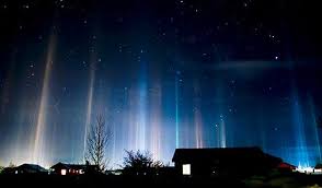 Light Pillars They Appear When Artificial Light Or Natural Light Bounces Off The Facets Of Flat Ice Crystals Natural Phenomena Sky Pictures Optical Phenomena